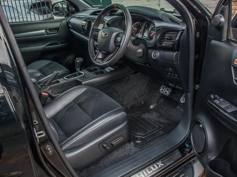Toyota Hilux view 3
