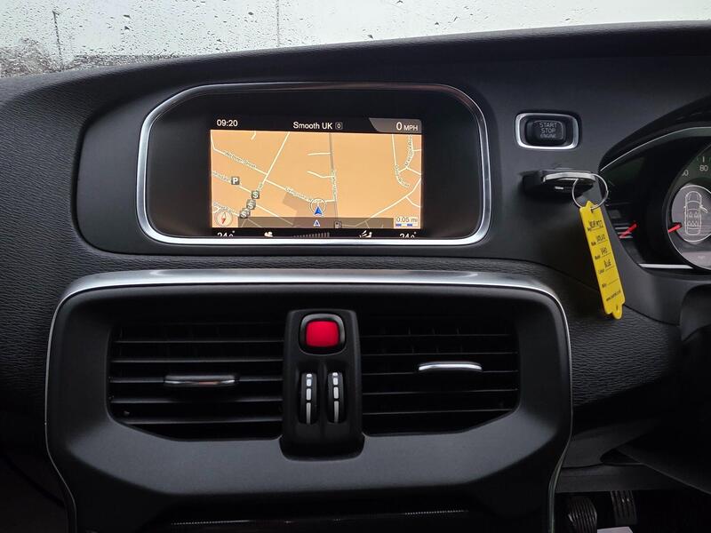 Volvo V40 view 2