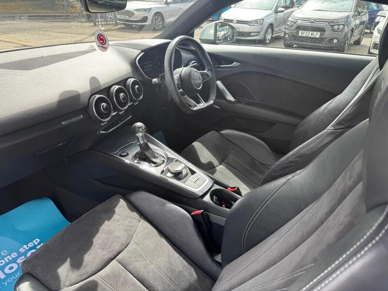 Audi Audi TT view 3