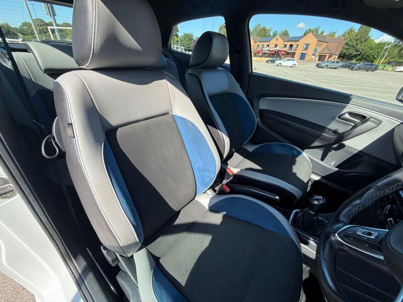 Volkswagen Polo view 3