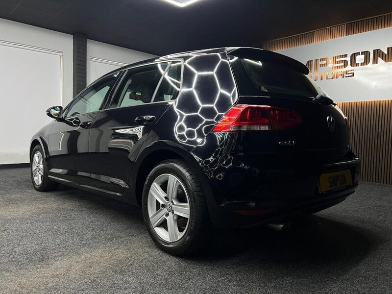 Volkswagen Golf view 4