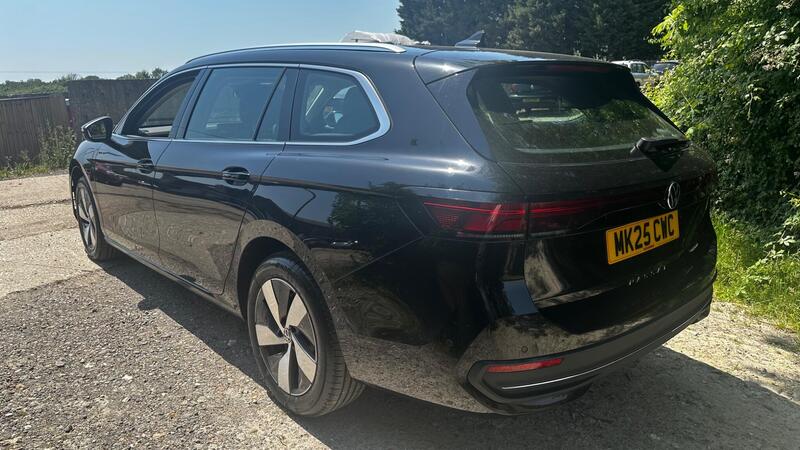 2025 Volkswagen Passat — photo 4