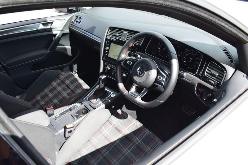 Volkswagen Golf view 3
