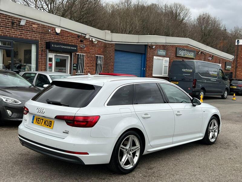 Audi A4 Avant view 3