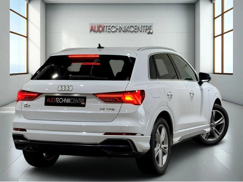 Audi Q3 view 6