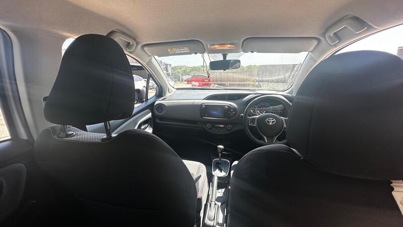 2015 Toyota Yaris — photo 32