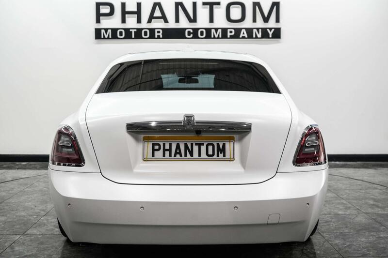Rolls-Royce Ghost view 4