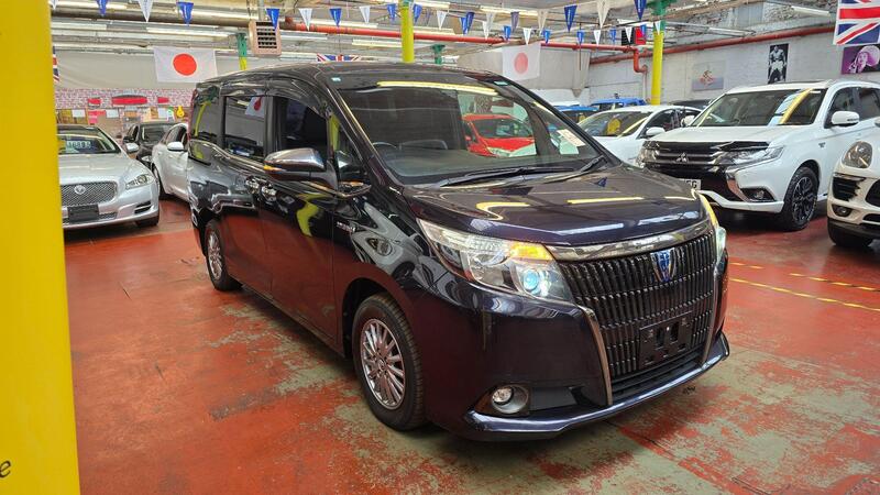 Toyota Voxy view 3