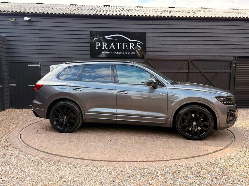 Volkswagen Touareg view 5