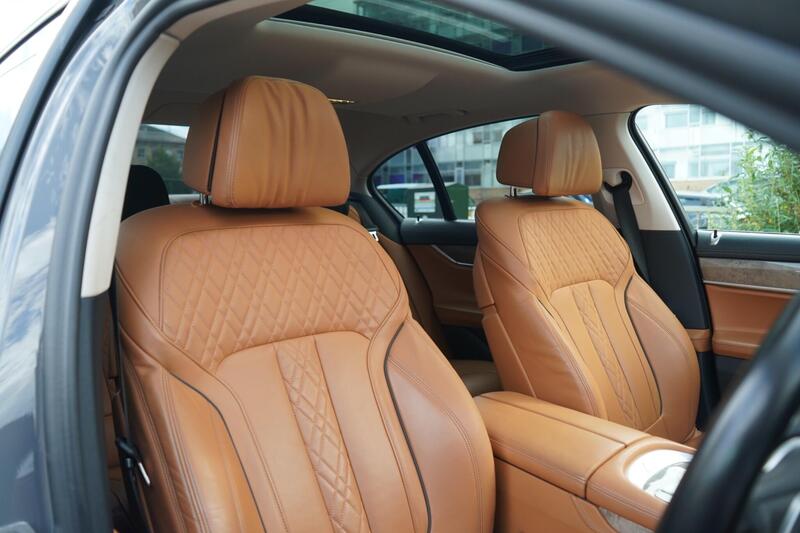 BMW 7 Series view 3