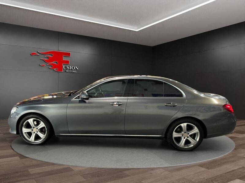 Mercedes-Benz E Class view 4