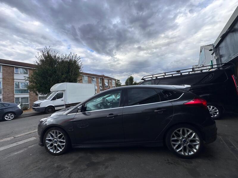 Ford Focus view 5