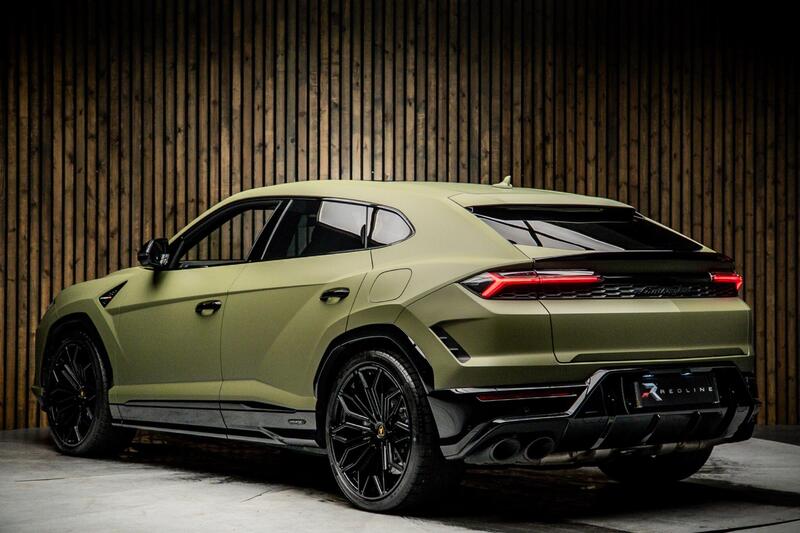Lamborghini Urus view 3