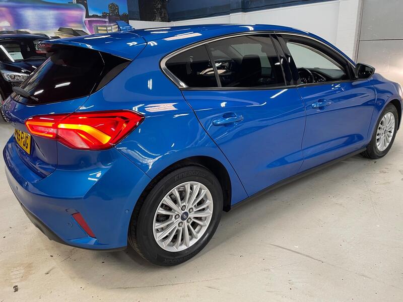Ford Focus view 5