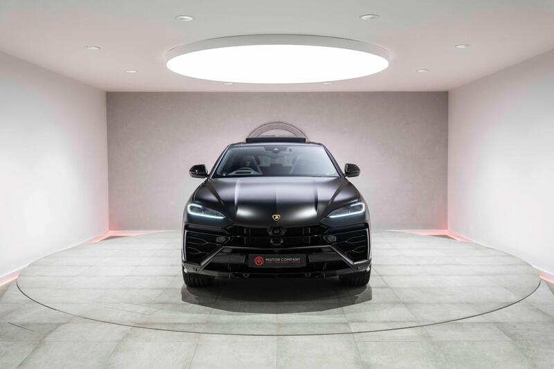 Lamborghini Urus view 6