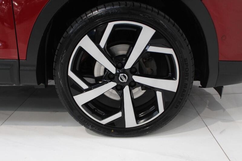2017 Nissan Qashqai in Red — image 26 of 70