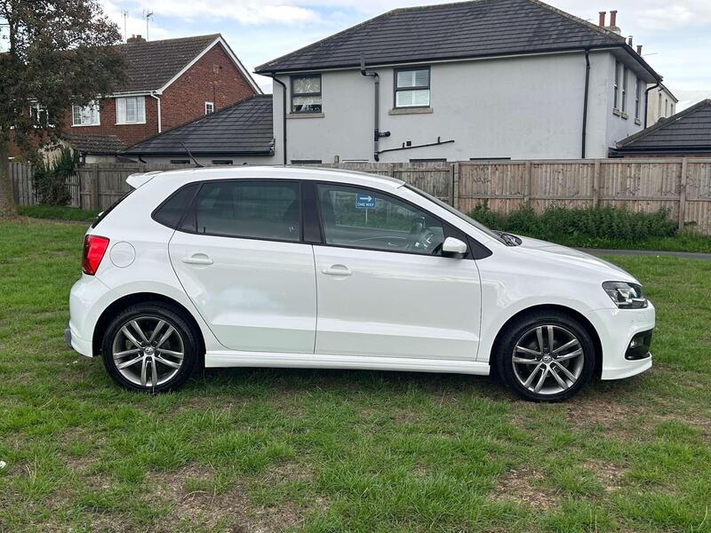 Volkswagen Polo view 4
