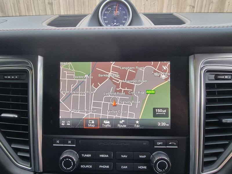 Porsche Macan view 3