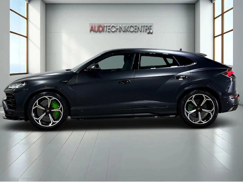 Lamborghini Urus view 2