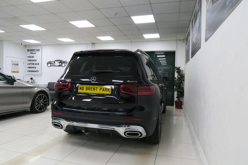 Mercedes-Benz GLB view 3