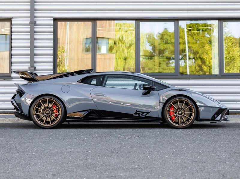 Lamborghini Huracan view 2
