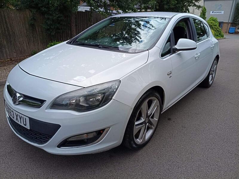 Vauxhall Astra — photo 1