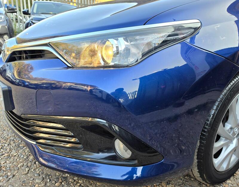 Toyota Auris 1.8 VVT-h Icon Tech CVT Euro 6 (s/s) 5dr thumbnail 9