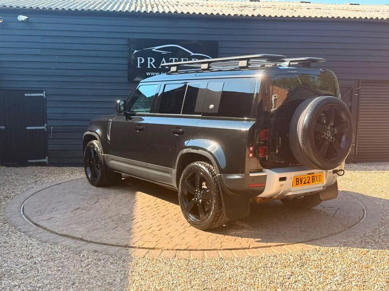 Land Rover Defender view 3