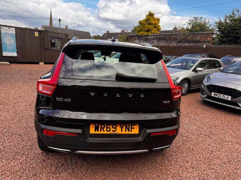 Volvo XC40 view 7