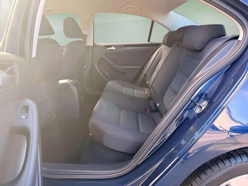Volkswagen Jetta view 6