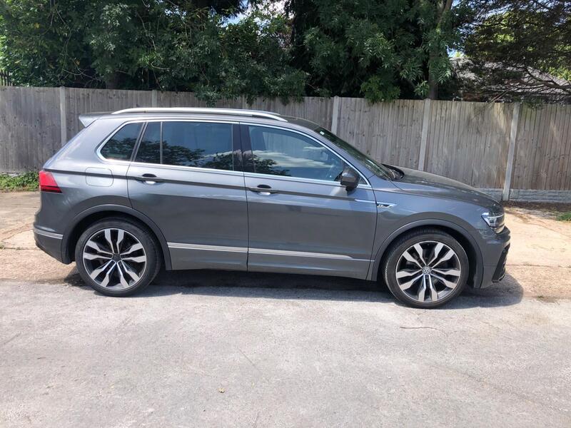 Volkswagen Tiguan view 2