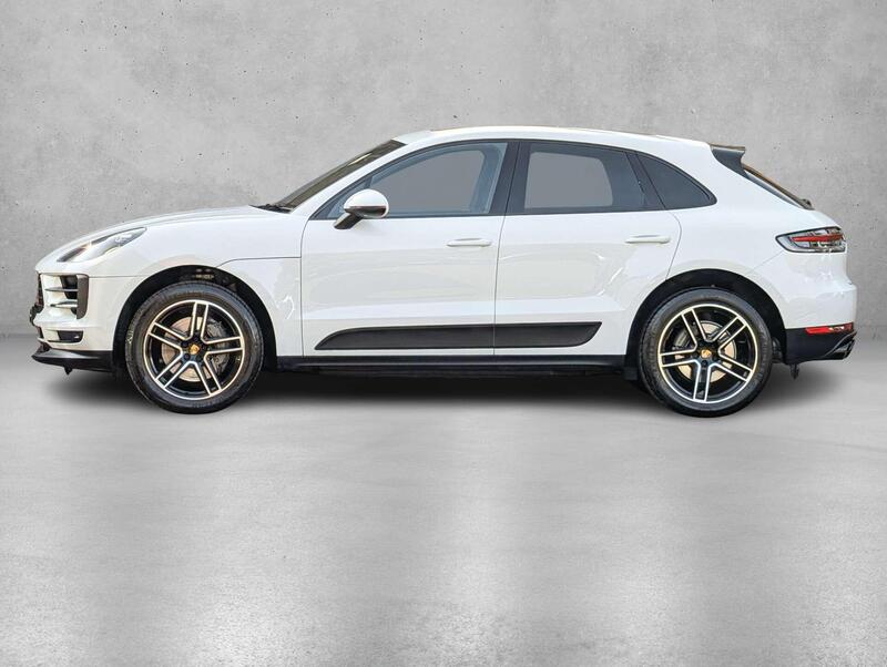 Porsche Macan view 4