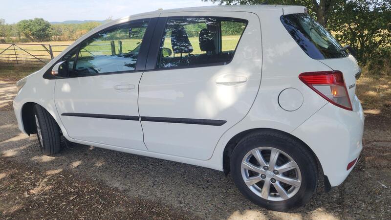 2012 Toyota Yaris — photo 6
