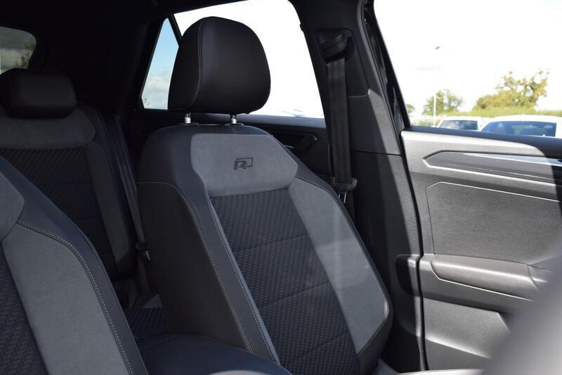 Volkswagen T-Roc view 5