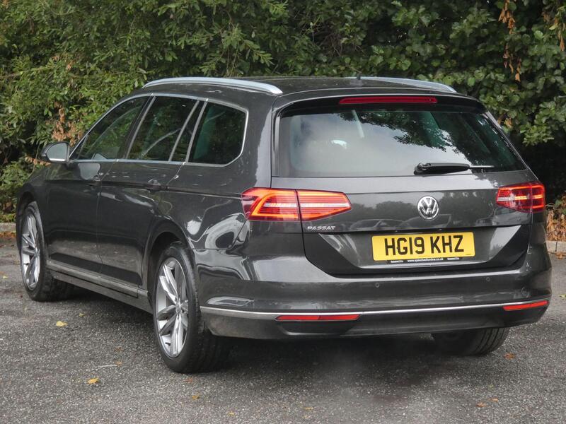 Volkswagen Passat view 3