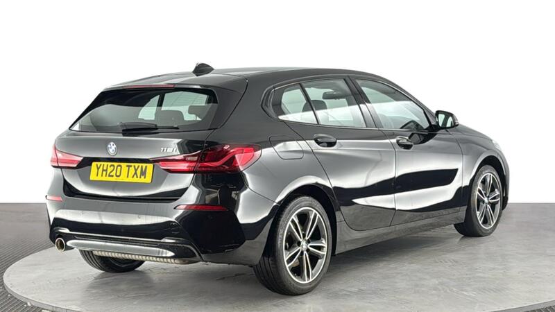BMW 1 Series view 4