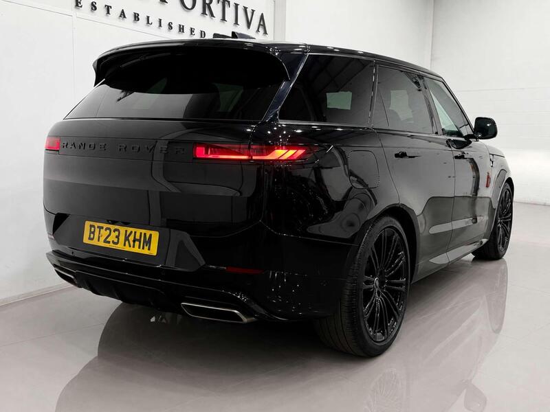 Land Rover Range Rover Sport view 4