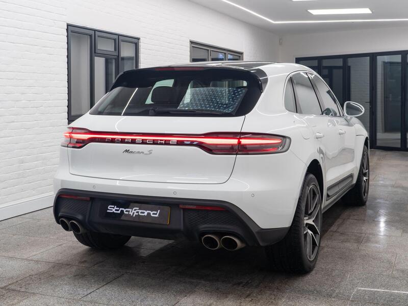 Porsche Macan view 3