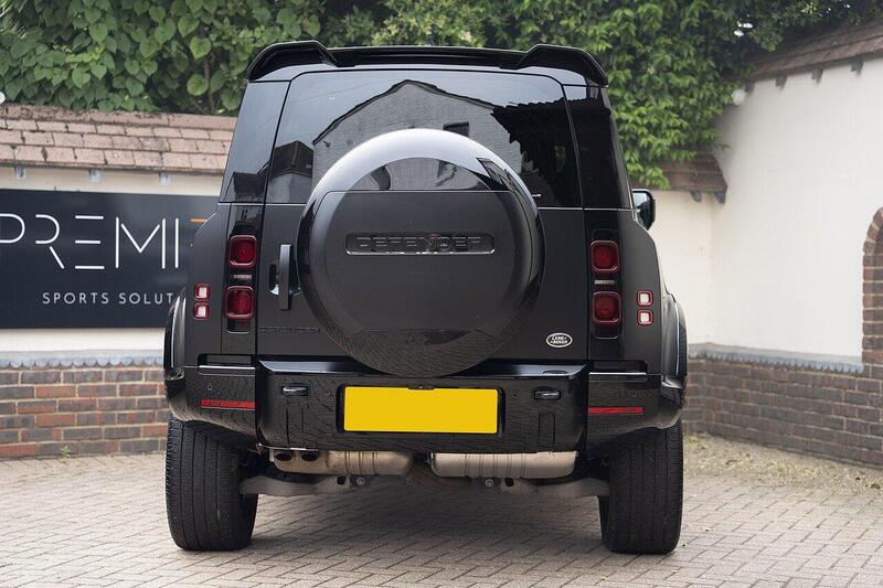 Land Rover Defender 90 view 5
