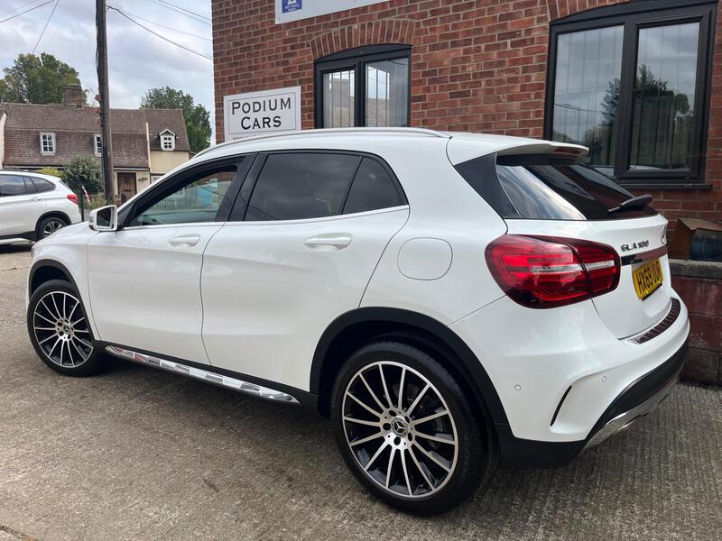 Mercedes-Benz Mercedes-Benz GLA view 4