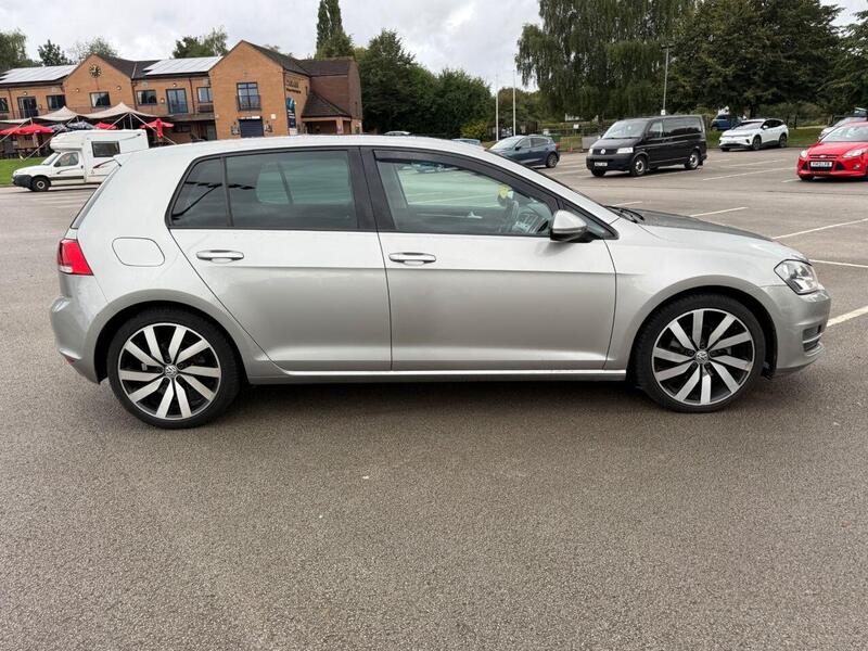 Volkswagen Golf view 4