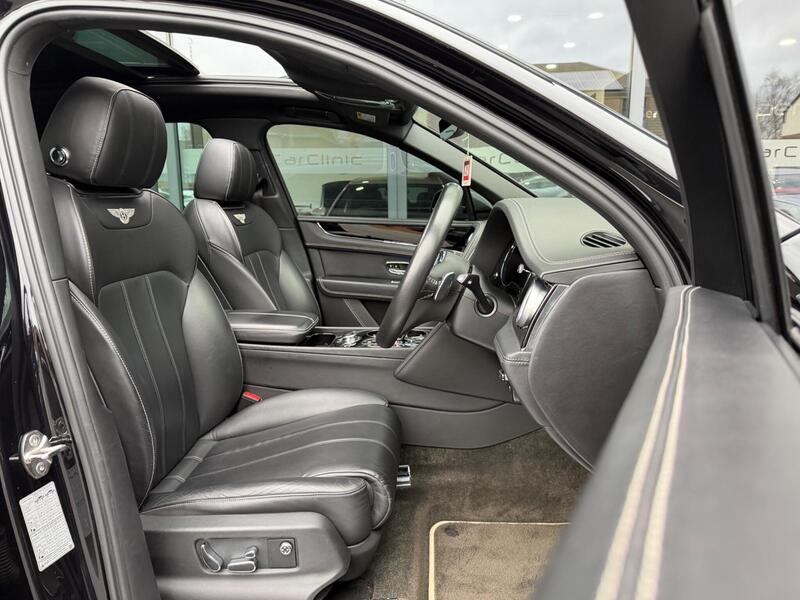Bentley Bentayga view 3