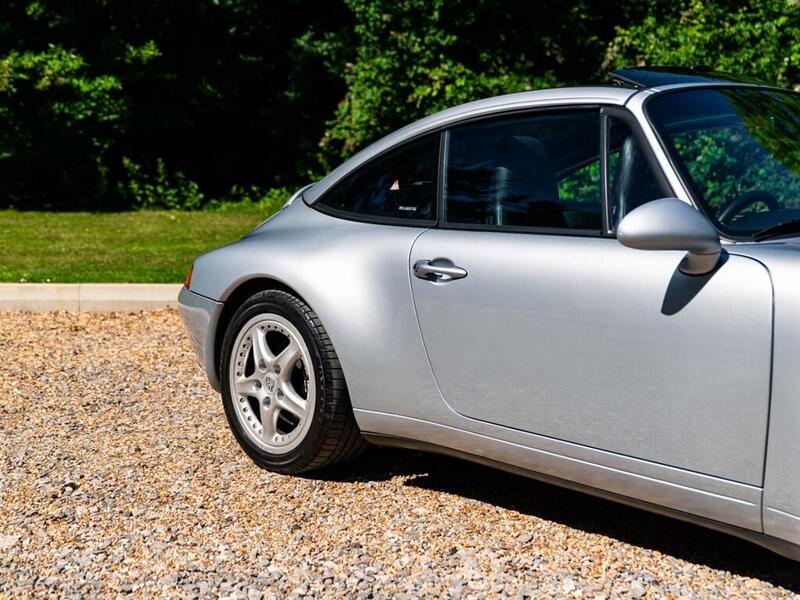 Porsche 911 view 6