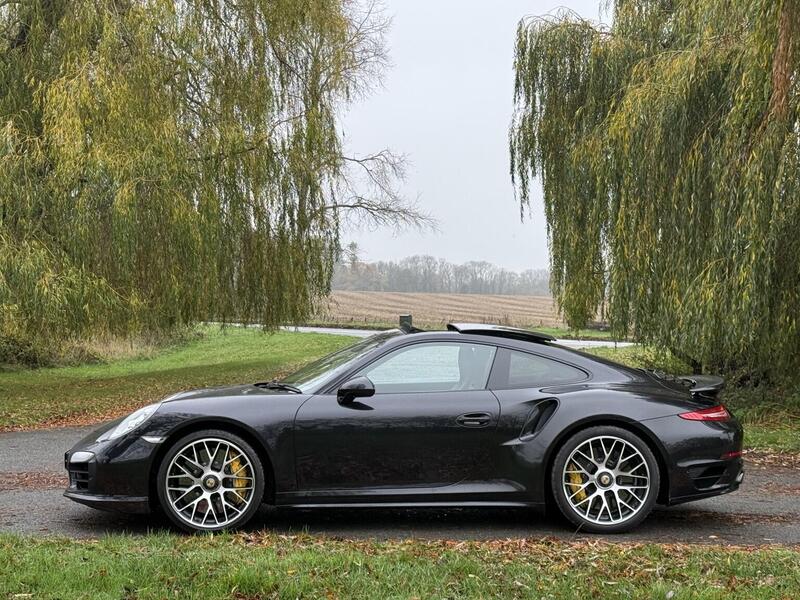 Porsche 911 view 12