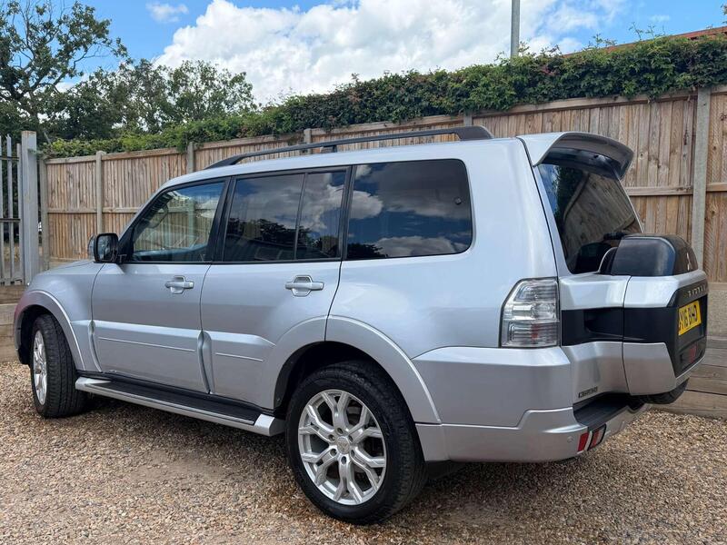Mitsubishi Shogun view 7