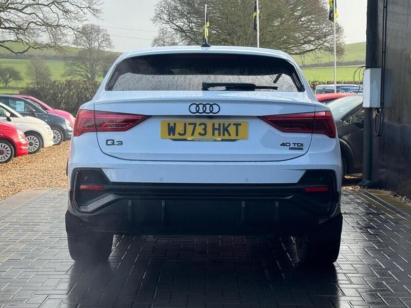 Audi Audi Q3 view 5
