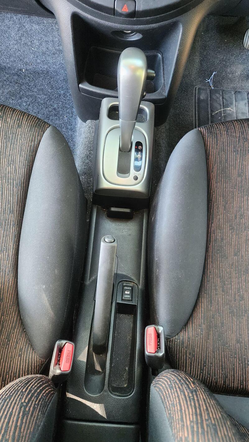 2010 Nissan Note — photo 27