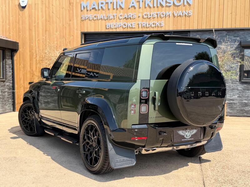 Land Rover Defender 110 view 3