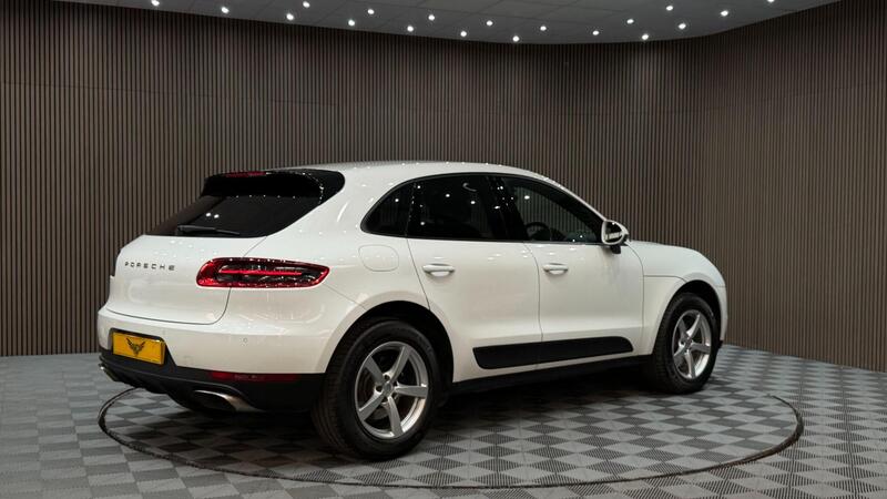 Porsche Macan view 5