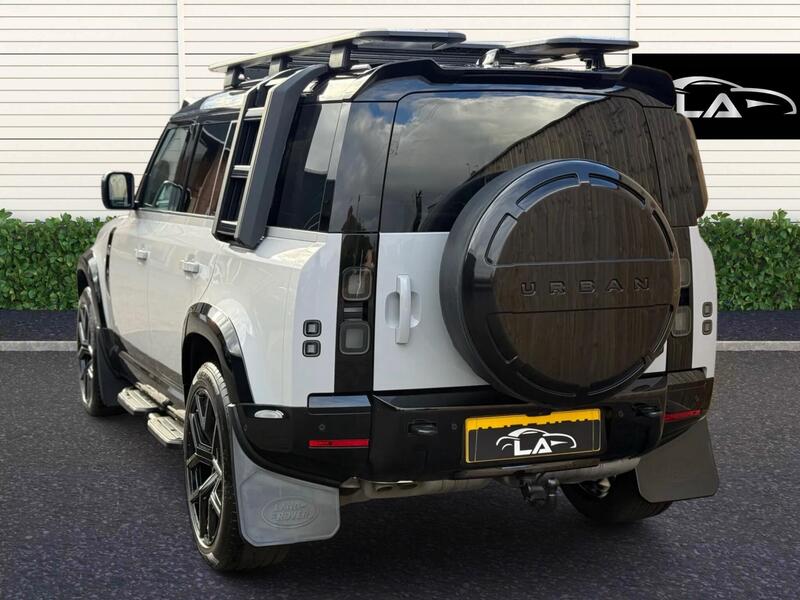 Land Rover Defender 110 view 6